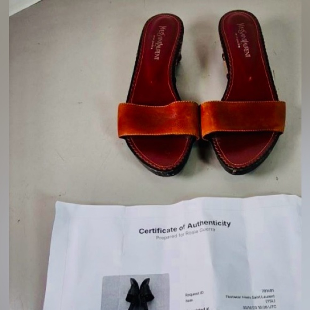 YSL Lola Vintage Leather Sandals Size 39 Made in Spain
COA by Legitmark - Picture 2 of 6